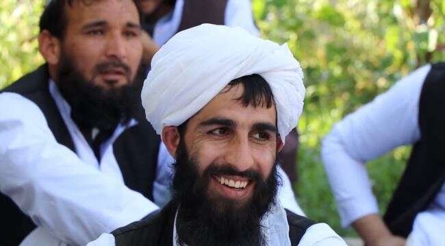 Taliban arrests Govt servant for removing Pakistan’s national flag from an aid truck