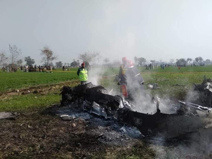 A PAF fighter jet crashes: pilots eject safely