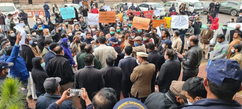 Residents of ‘Bahria Enclave’ hold protest against inflated electricity bills and poor security WhatsApp Image 2021 01 23 at 19.01.47