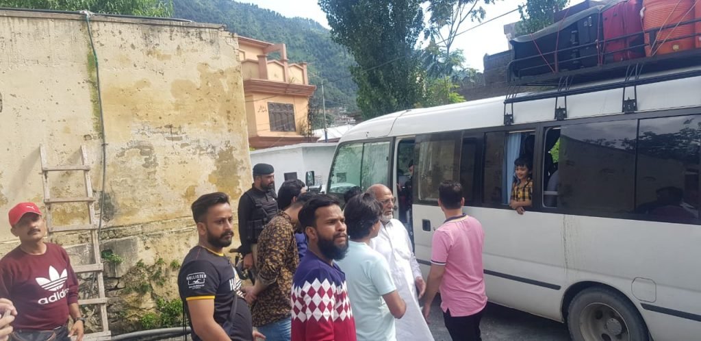 Shocking: Robbers deprive tourists of cash, gold in Pakistan’s Switzerland