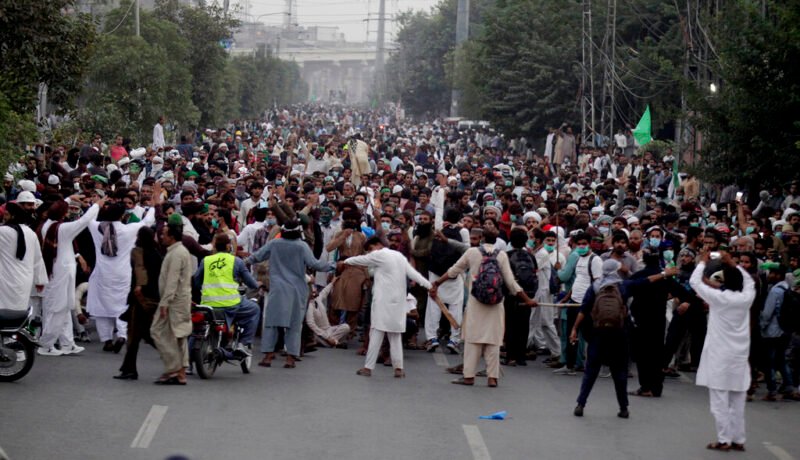 Islamabad under siege as hardliners march towards Capital 1tlp