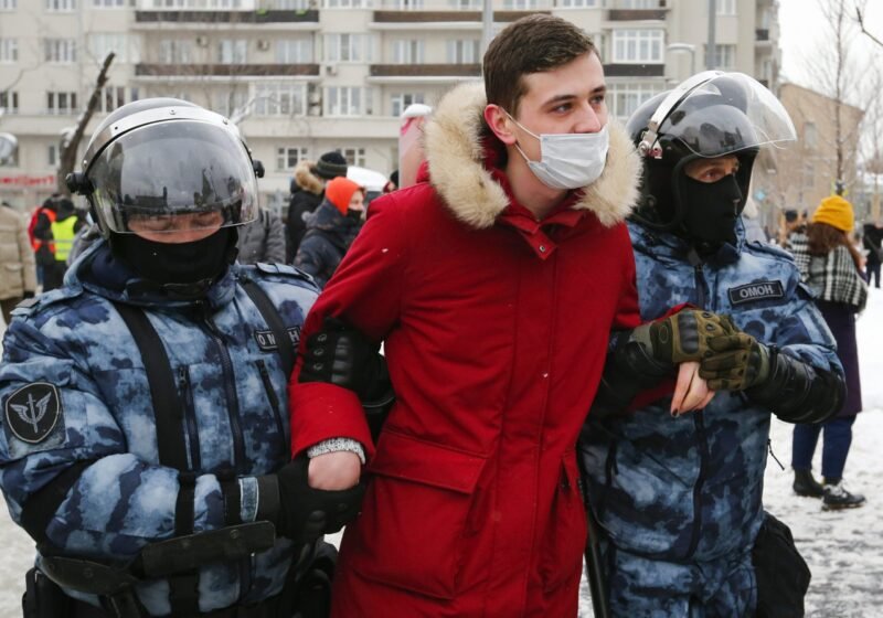 As Putin Begins Troop Call-Up, Many Men Flee the Country russiaa scaled 1
