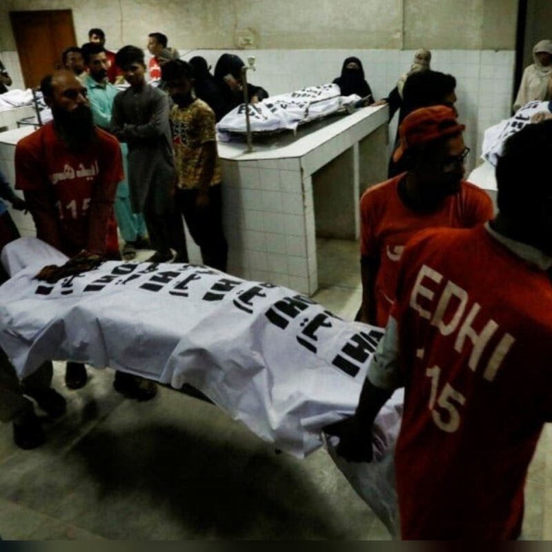 Stampede kills 12 people in Pakistan Polish 20230401 024459946