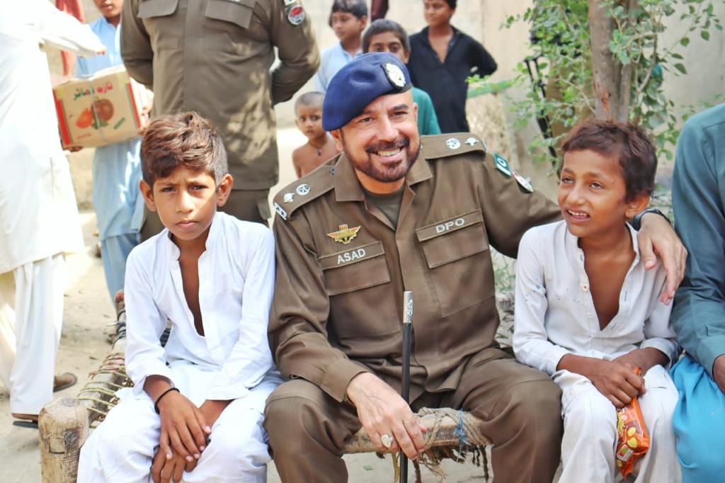 A Beacon of Hope in Pakistan’s Punjab: The Officer, The Starving Family, and a Call to Kindness