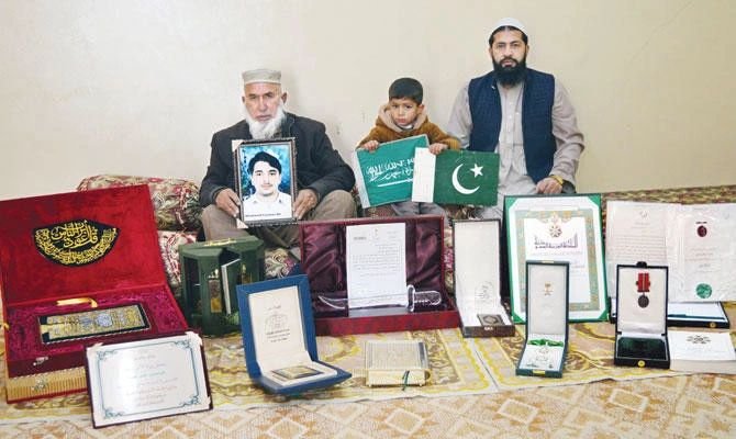 Rare Gesture: Saudi Arabia Gives the King Abdulaziz Medal of the First Order To A Pakistani Grocery Worker Kingdom of Saudi Arabia Gives the King Abdulaziz Medal of the First Order To A Pakistani Grocery Worker