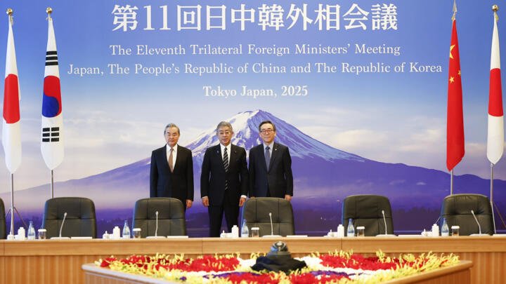 A New Power Shift in Asia: South Korea Steps Back as Japan Confronts China A New Power Shift in Asia: South Korea Steps Back as Japan Confronts China