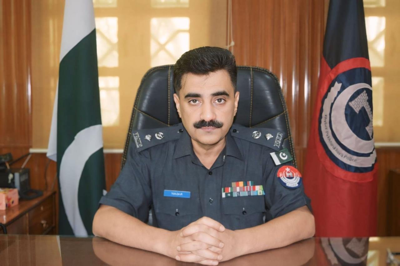 How District Police Officer Waqar Khan Saved a French Family: The Decision That Changed Six Lives in Khyber